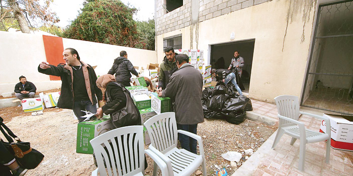  الفريق الإغاثي يوزِّع المواد الإغاثية على الأسر السورية