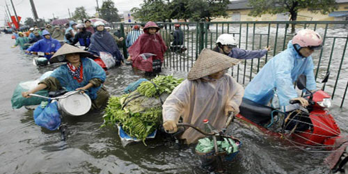 الفيضانات تودى بحياة شخصين في فيتنام 