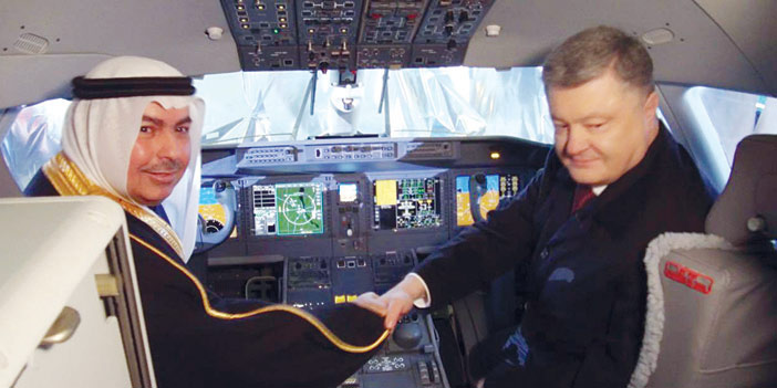   الأمير الدكتور تركي بن سعود والرئيس الأوكراني داخل كبينة الطائرة