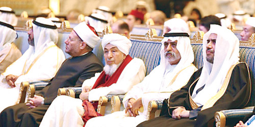  د. العيسى خلال حضور فعاليات منتدى تعزيز السلم في الدول الإسلامية