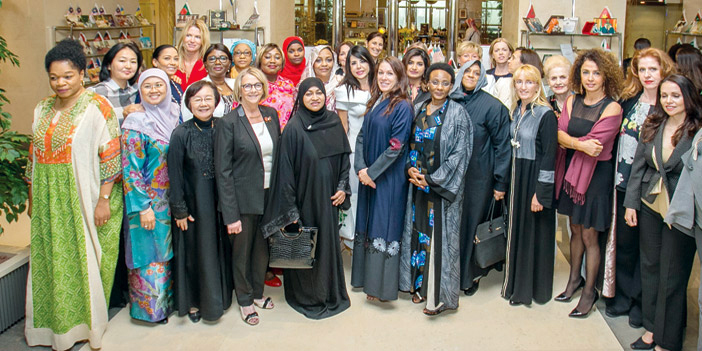  زوجات رؤساء البعثات الدبلوماسية في المملكة في صورة جماعية