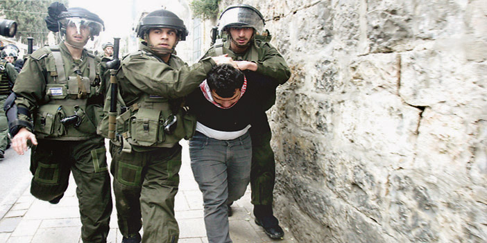  قوات الاحتلال الإسرائيلي تستمر باعتقالاتها بحق الفلسطينيين