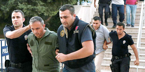  القبض  على المشاركين في عملية الانقلاب في تركيا