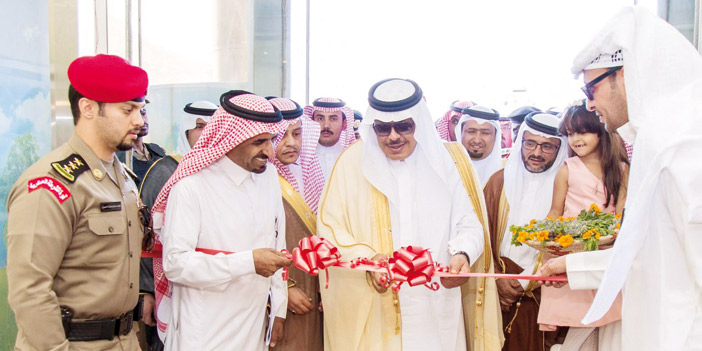  الأمير مشاري بن سعود يقص شريط افتتاح مبنى الضمان