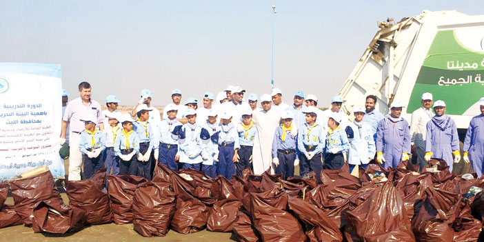 400 طالب يقيّمون الوضع البيئي بساحل محافظة الليث 