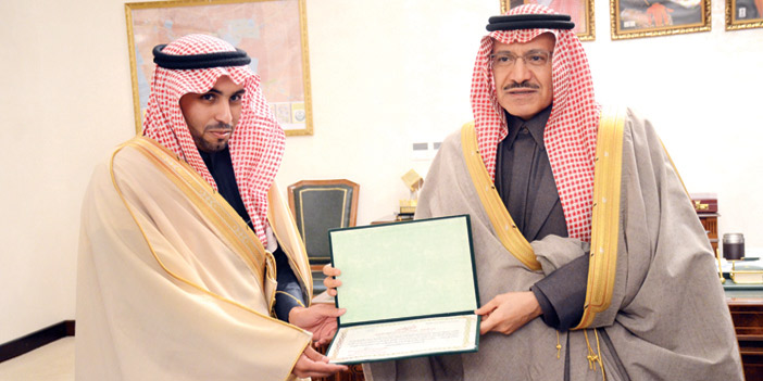  الأمير مشعل بن عبد الله مكرماً المحيميد