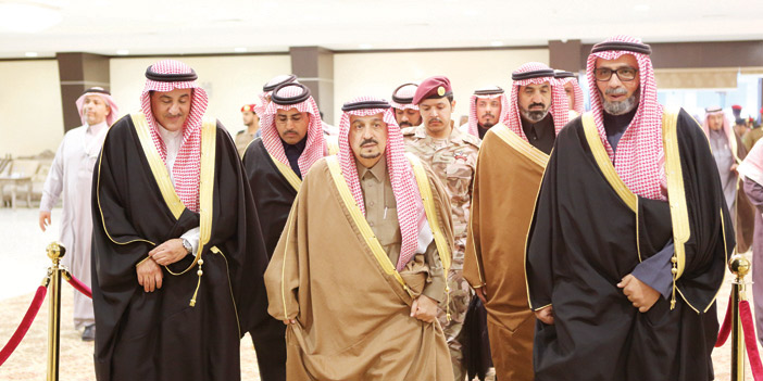  أمير منطقة الرياض لدى وصوله مقر الحفل بمبنى المحافظة بالقويعية