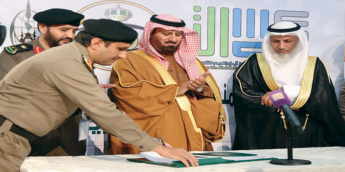  وكيل إمارة الرياض يتوسط الحواس ومسؤولي إدارة السجون