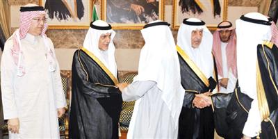 أمير منطقة مكة المكرمة يستقبل المعزين في وفاة الأمير محمد الفيصل 
