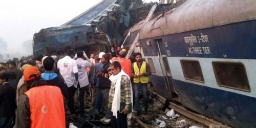 مقتل 36 في خروج قطار عن القضبان في الهند 