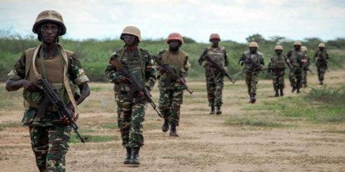كينيا تزعم قتل 70 مسلحاً لدى هجومهم على معسكر صومالي 
