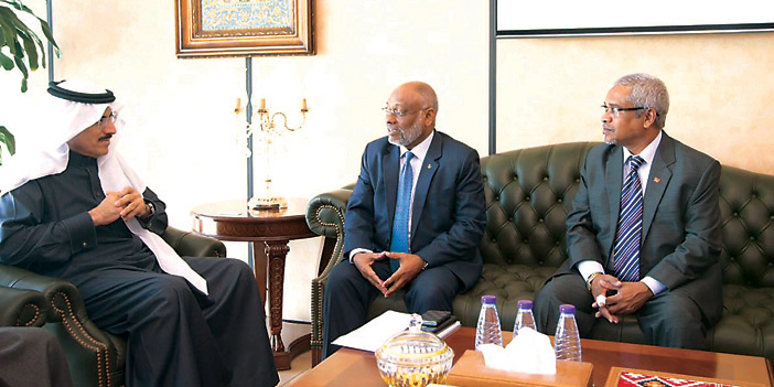  سفير المالديف خلال زيارته لمجلس الغرف السعودية