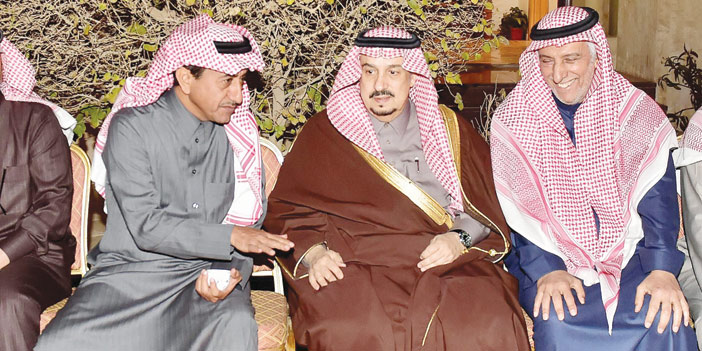   أمير منطقة الرياض معزيا أسرة القصبي في وفاة والدهم