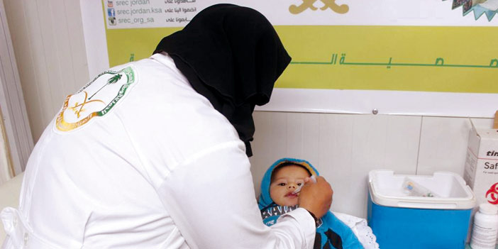 العيادات السعودية تقدم التطعيمات لـ(963) لاجئاً سوريا في الزعتري 