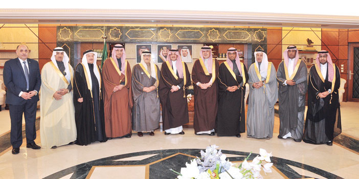  الأمير سعود بن نايف وأعضاء جمعية السرطان