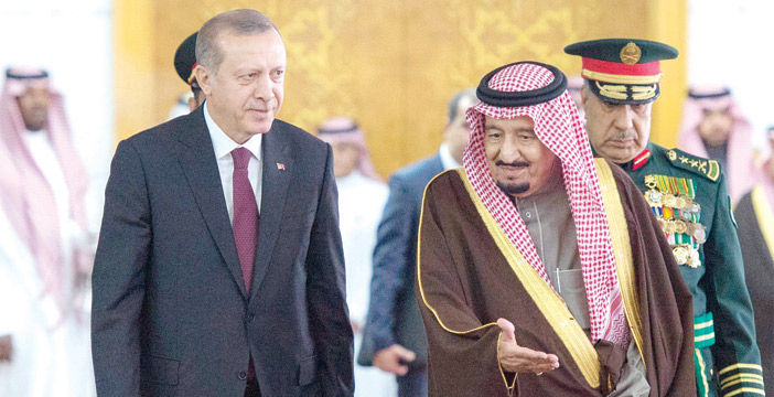   خادم الحرمين الشريفين خلال استقباله الرئيس التركي
