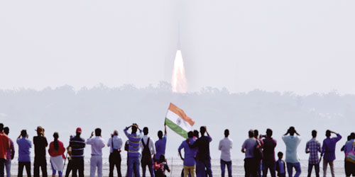 الهند تطلق 104 أقمار صناعية دفعة واحدة 