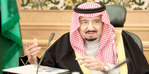  الملك لدى ترؤسه الاجتماع السابع والأربعين لمجلس إدارة دارة الملك عبدالعزيز