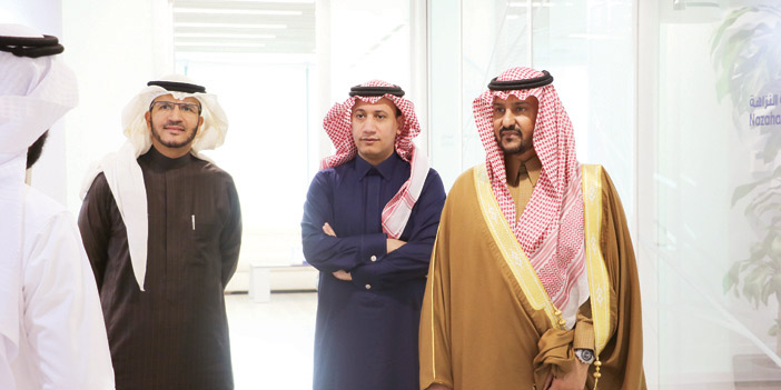  الأمير بندر بن سلمان والدكتور فهد أبو حيمد خلال الزيارة