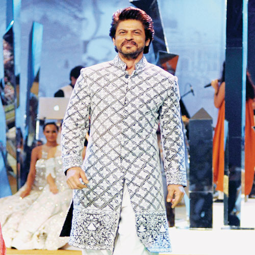  الممثل شاه يشارك عروض الأزياء 