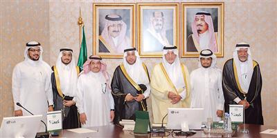 الأمير خالد الفيصل يستقبل رئيس مركز أسبار وأعضاء الفريق العلمي 