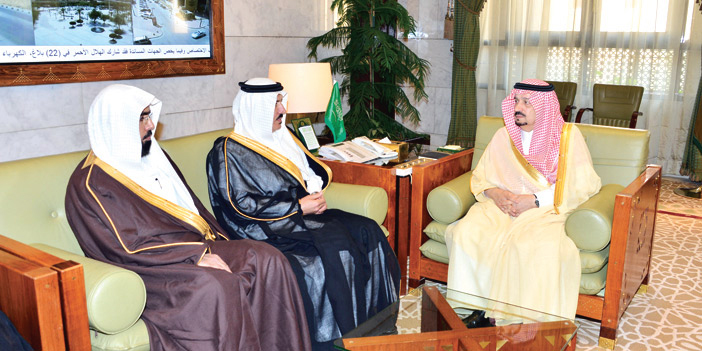  الأمير فيصل بن بندر خلال استقباله مدير مكافحة المخدرات