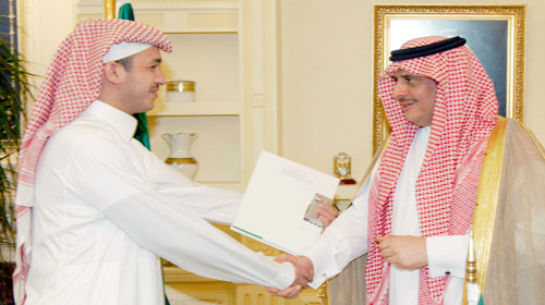  سلطان رديف مع الأمير سلطان بن فهد في مناسبة سابقة