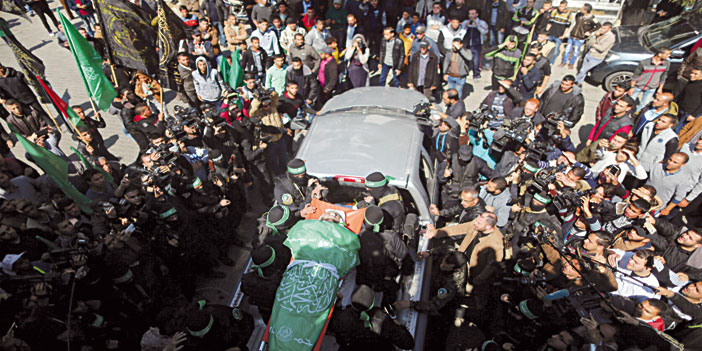  آلاف يشيعون القيادي في القسام الذي اغتيل في غزة