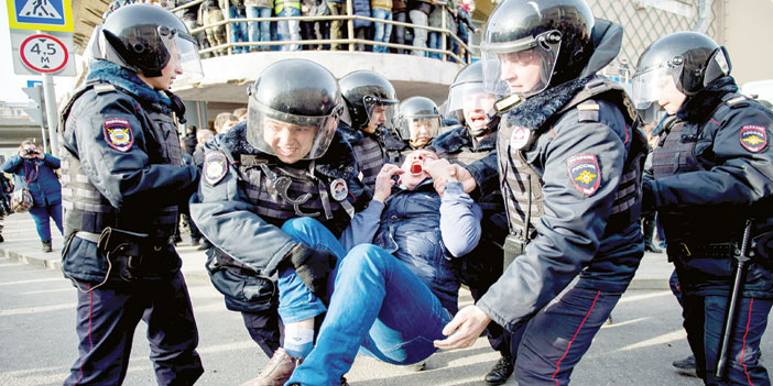  الأمن الروسي يعتقل عدداً من المتظاهرين المحتجين على الفساد بموسكو