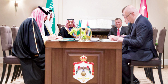  جانب من توقيع الاتفاقية بحضور الملك سلمان بن عبدالعزيز والملك عبدالله الثاني
