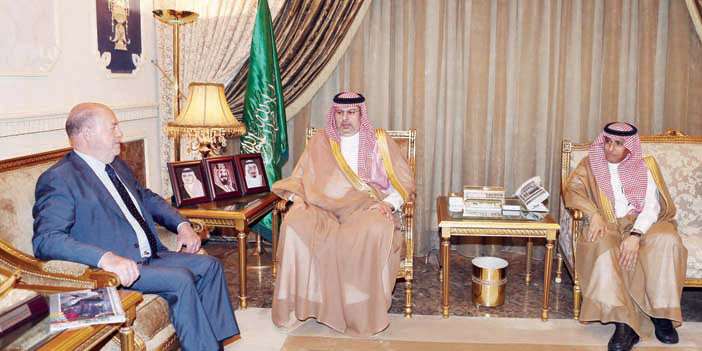  الأمير عبدالله خلال لقائه رئيس الاتحاد الدولي للكاراتيه بحضور القناص