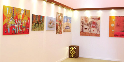 لقطات من معرض جمعية التشكيليين في مهرجان الملك عبدالعزيز للإبل