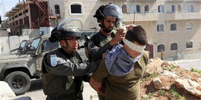 قوات الاحتلال الإسرائيلية تعتقل فلسطينيين من الخليل 
