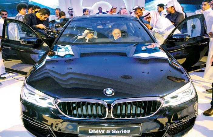  سيارة BMW الفئة الخامسة سيدان