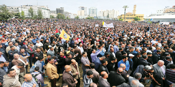  الآلاف يتظاهرون في غزة مطالبين باستقالة الحكومة