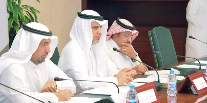  الوزير العيسى أثناء رعايته الملتقى الثامن للملحقين الثقافيين السعوديين بالخارج