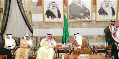 أمير منطقة مكة المكرمة يستقبل المعزين في وفاة الأمير سعد بن فيصل 