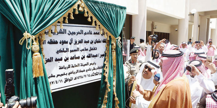  الأمير عبدالله بن مساعد خلال افتتاحه للمشروع