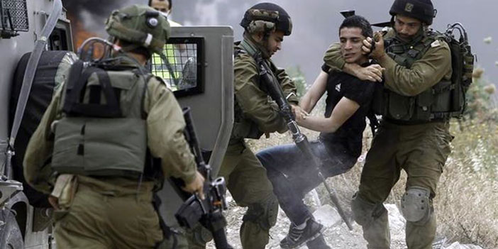 الاحتلال يستمر في الاعتقالات التعسفية لعشرات الفلسطينيين 