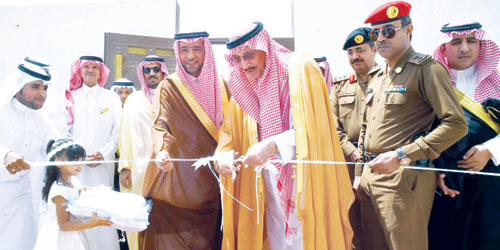   الأمير محمد بن ناصر خلال افتتاحه المشروعات
