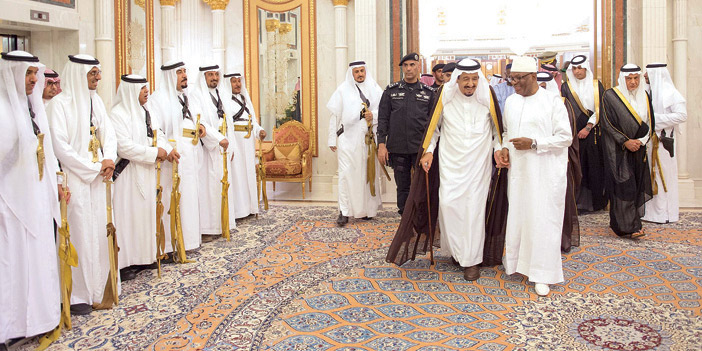 الملك يسلِّم الرئيس كايتا قلادة الملك عبدالعزيز ويتسلم أعلى وسام في جمهورية مالي 