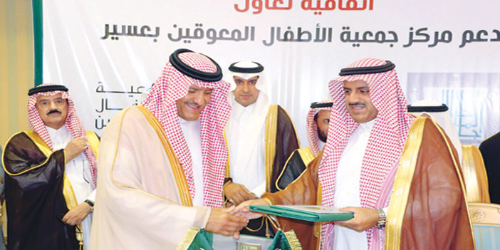 الأمير سلطان بن سلمان يزور مركز الأطفال المعوقين بعسير ويرعى توقيع اتفاقيات تعاون ودعم 