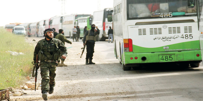  استمرار إجلاء المحاصرين في البلدات السورية