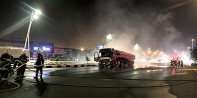 مدني مكة المكرمة يسيطر على حريق اندلع في ناقلة بترولية على طريق مكة - جدة السريع 