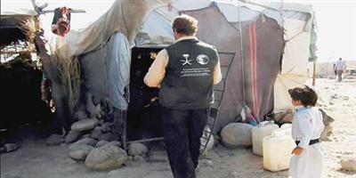 مركز الملك سلمان للإغاثة يوزِّع مساعدات إغاثية في مخيم الخانق بمحافظة مأرب 
