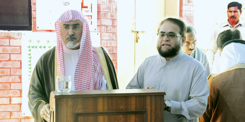 مدير جامعة الإمام دشن المركز الخدماتي المتكامل في قسم البنات بالجامعة الإسلامية العالمية في إسلام آباد 