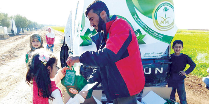 الحملة السعودية تقدم المساعدات الإغاثية للأشقاء السوريين في الداخل السوري 