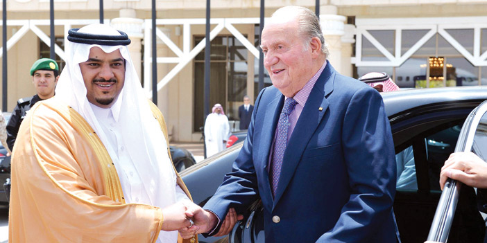  الأمير محمد بن عبدالرحمن في وداع ملك إسبانيا السابق