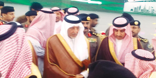  الأمير خالد الفيصل خلال تفقده للمحافظات
