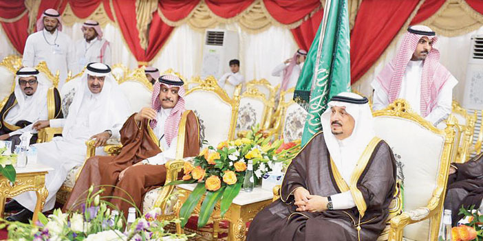  سمو أمير منطقة الرياض وسمو المحافظ يتابعان حفل الأهالي